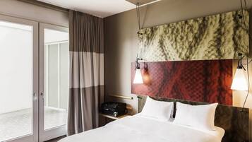 Hypo-allergenic bedding, desk, blackout curtains, soundproofing