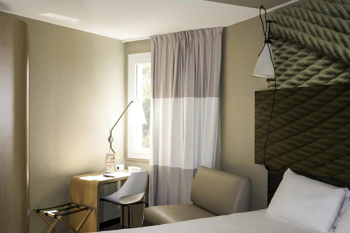 Hypo-allergenic bedding, desk, blackout curtains, soundproofing