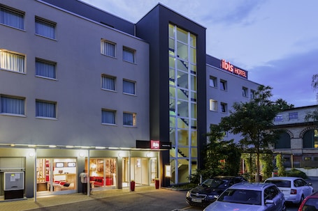 住宿正面. 温特图尔市宜必思酒店