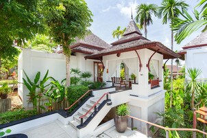 Caja de seguridad en la habitación, wifi gratis y ropa de cama