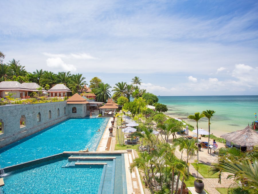 Utomhuspool, öppet 07.00 till 19.00, parasoller och solstolar