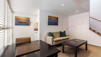 Corporate Studio | Premium bedding, minibar, in-room safe, individually decorated