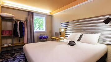 Ropa de cama de alta calidad, colchones con pillow-top y escritorio