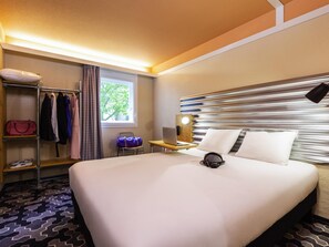 Ropa de cama de alta calidad, colchones con pillow-top y escritorio 