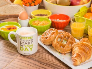 Desayuno buffet diario (EUR 10 por persona)