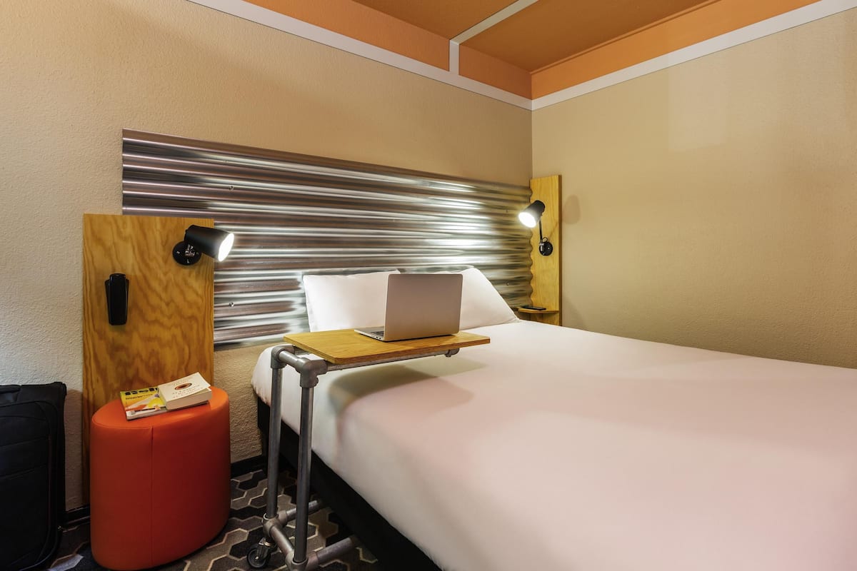 Standard Room, 1 Twin Bed | Premium bedding, pillowtop beds, desk, soundproofing