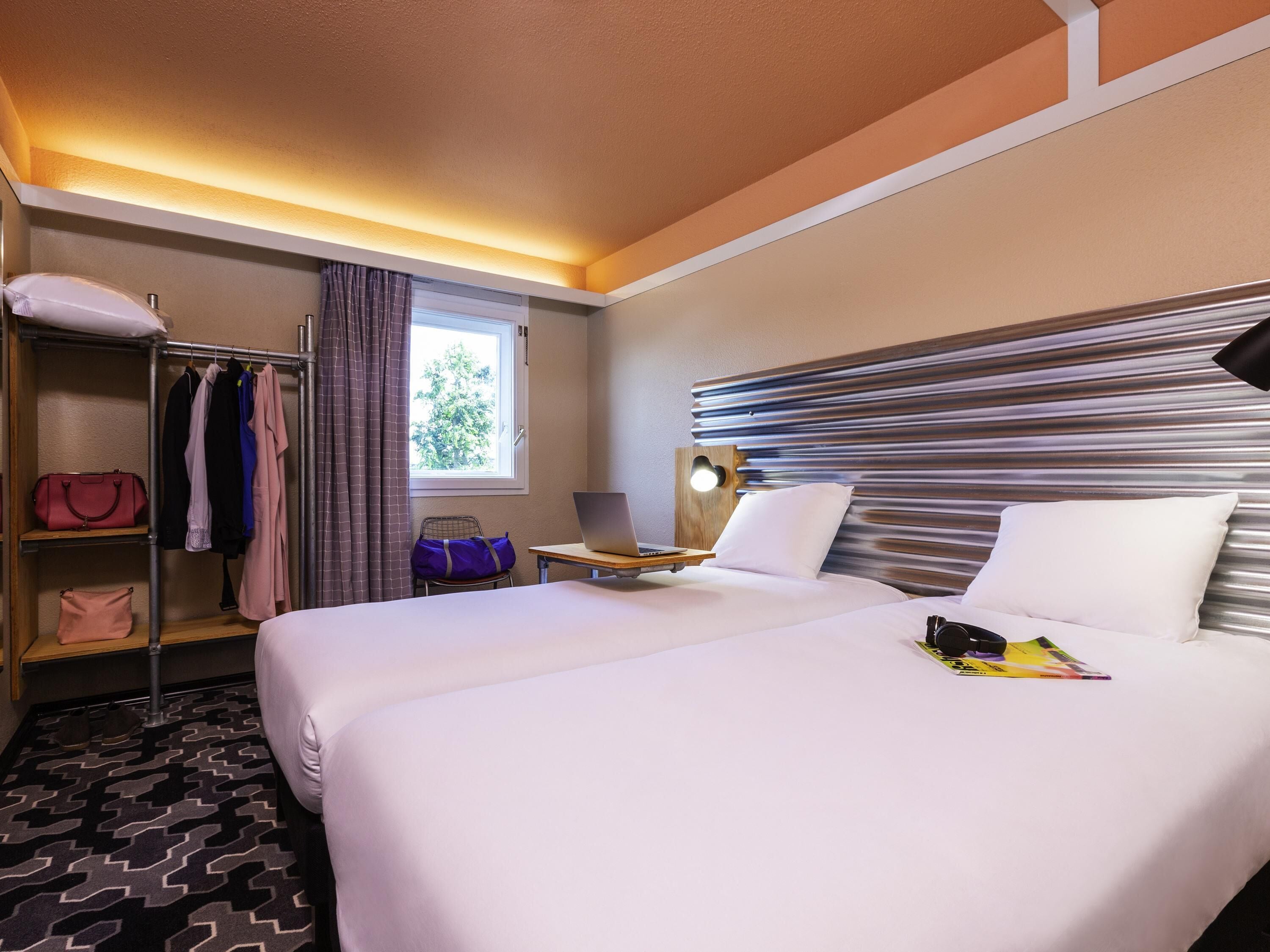 Standardværelse - 2 enkeltsenge | Premium-sengetøj, senge med topmadrasser, skrivebord, lydisolering