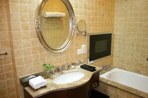 Suite (Richard) | Bilik Mandi