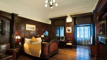 Room (Celebrity) | Internet, alarm clocks