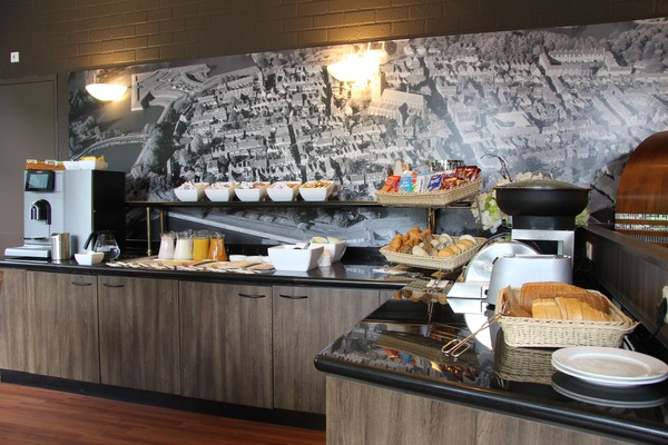 Daily buffet breakfast for a fee
