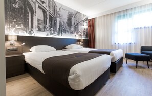 Deluxe Twin Room, 2 Twin Beds | In-room safe, desk, iron/ironing board, free cribs/infant beds - Bastion Hotel Bussum Hilversum (Bussum)