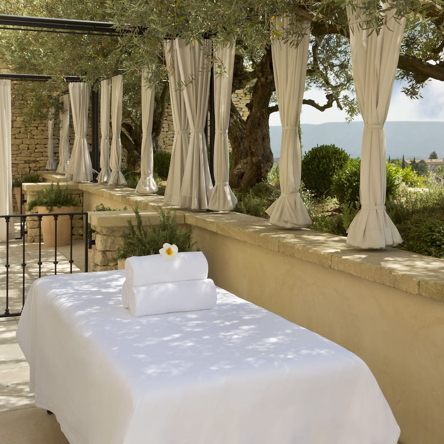 Couples treatment rooms, sauna, steam room, body treatments