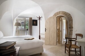 Villa privée Maison de Constance (Vue vallée) | Baño | Secadora de cabello, batas, pantuflas, toallas 