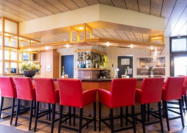 供应早餐、午餐和晚餐