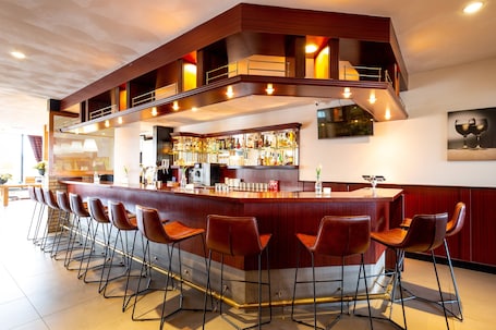 Bar (trong khuôn viên)