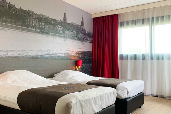 Deluxe Twin Room, 2 Twin Beds | In-room safe, desk, iron/ironing board, free WiFi - Bastion Hotel Nijmegen (Nijmegen)