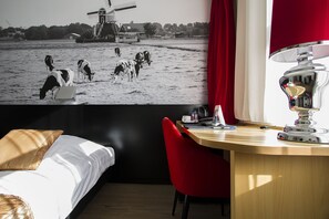 Kahden hengen comfort-huone (kaksi sänkyä), 2 yhden hengen sänkyä | Tallelokero huoneessa, työpöytä, ilmaiset vauvansängyt, ilmainen Wi-Fi