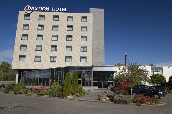 A multi-story building with a sign reading "Bastion Hotel". - Bastion Hotel Zoetermeer (Zoetermeer)