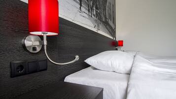 Deluxe Twin Room, 2 Twin Beds | In-room safe, desk, free cribs/infant beds, free WiFi
