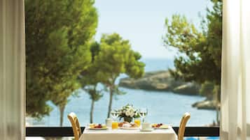 2 restaurants, breakfast, lunch, dinner served; Mediterranean cuisine