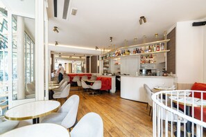 Daily continental breakfast for a fee - HotelHome Paris 16 (Paris)