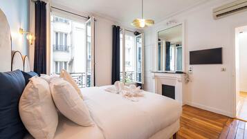 Premium bedding, in-room safe, individually decorated