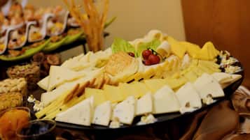 อาหารเช้าแบบบุฟเฟ่ต์ทุกวัน (TND 30 ต่อคน)