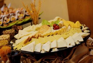Desayuno buffet diario (TND 30 por persona)