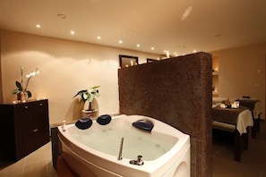 Behandlingsrom for par, badstue, boblebad, dampbad og tyrkisk bad/hamam