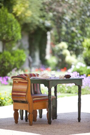 6 restaurantes; se sirve desayuno, almuerzo y cena; cocina mediterránea