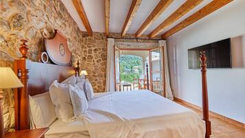 1 bedroom, premium bedding, memory foam beds, minibar