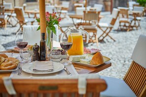 Full breakfast for a fee