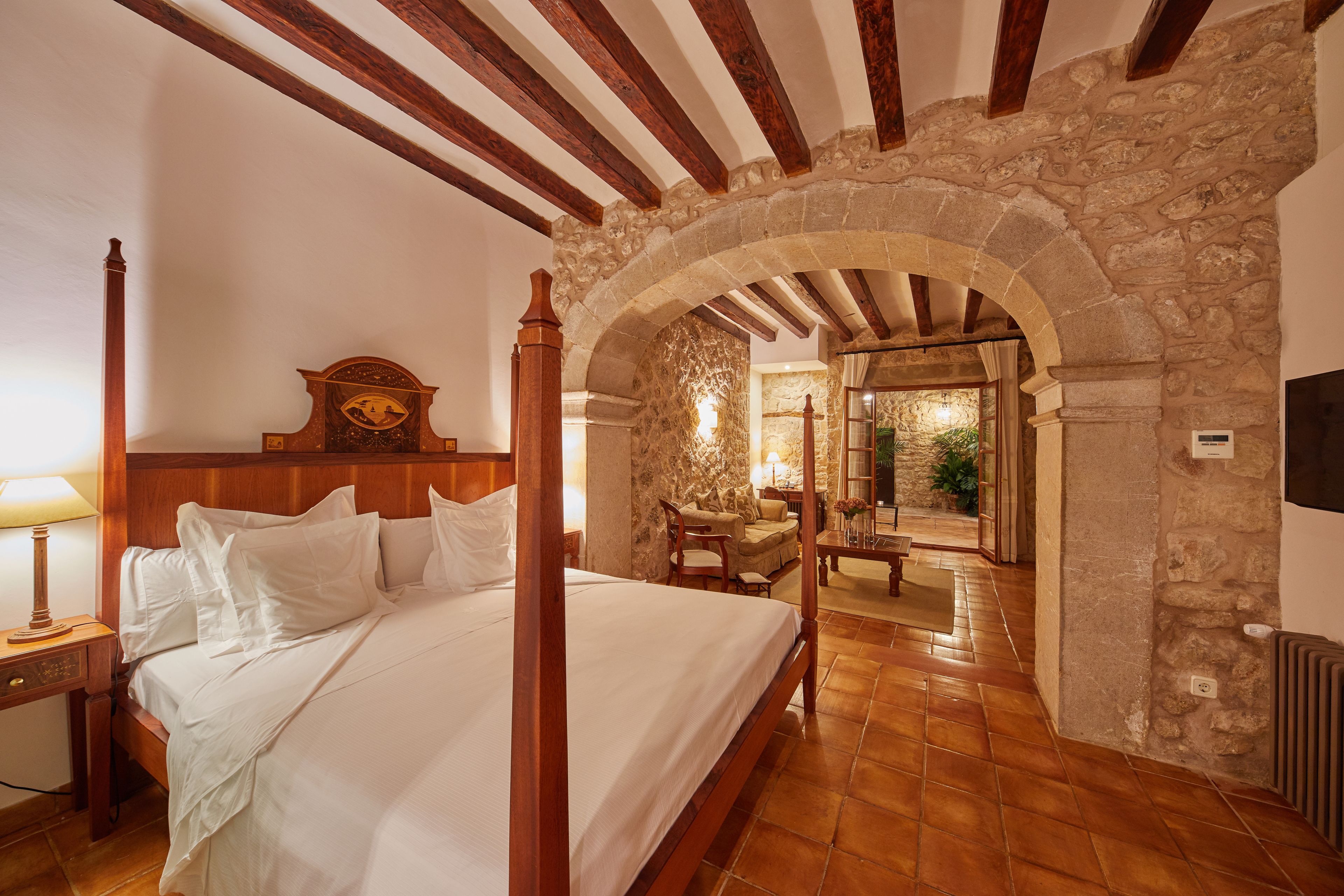 Suite de luxe, 1 llit de matrimoni gran, banyera d'hidromassatge | 1 dormitori i roba de llit d'alta qualitat 