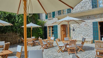 Ontbijt (EUR 15 per persoon)