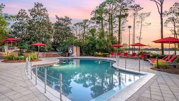 2 piscinas externas, guarda-sóis, espreguiçadeiras