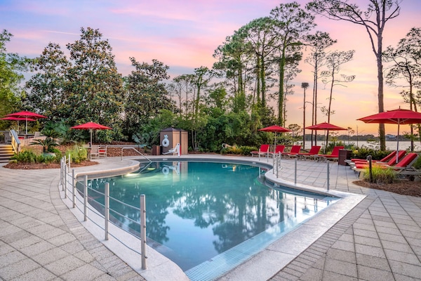 2 outdoor pools, pool umbrellas, pool loungers