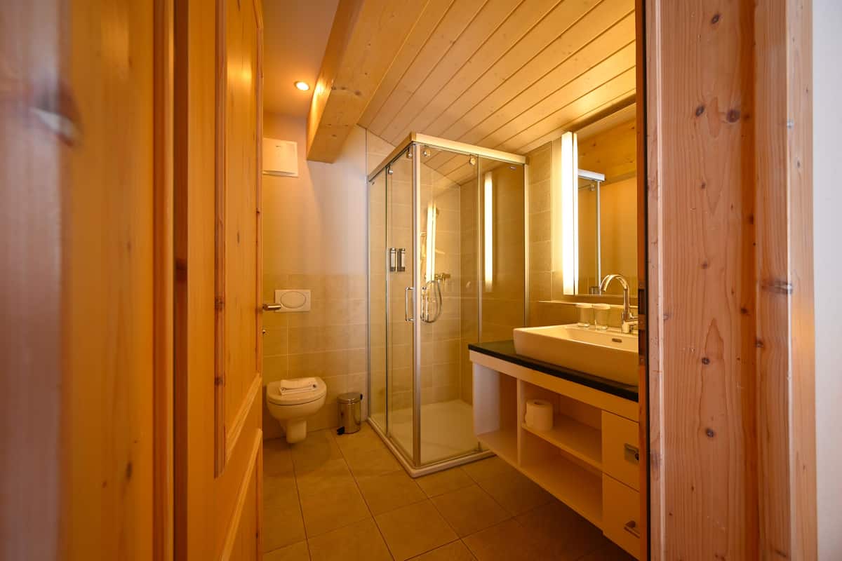 superior suite, 2 bedrooms, balcony, mountain view (eiger) | bathroom | combined shower/bathtub, free toiletries, hair dryer, bathrobes
