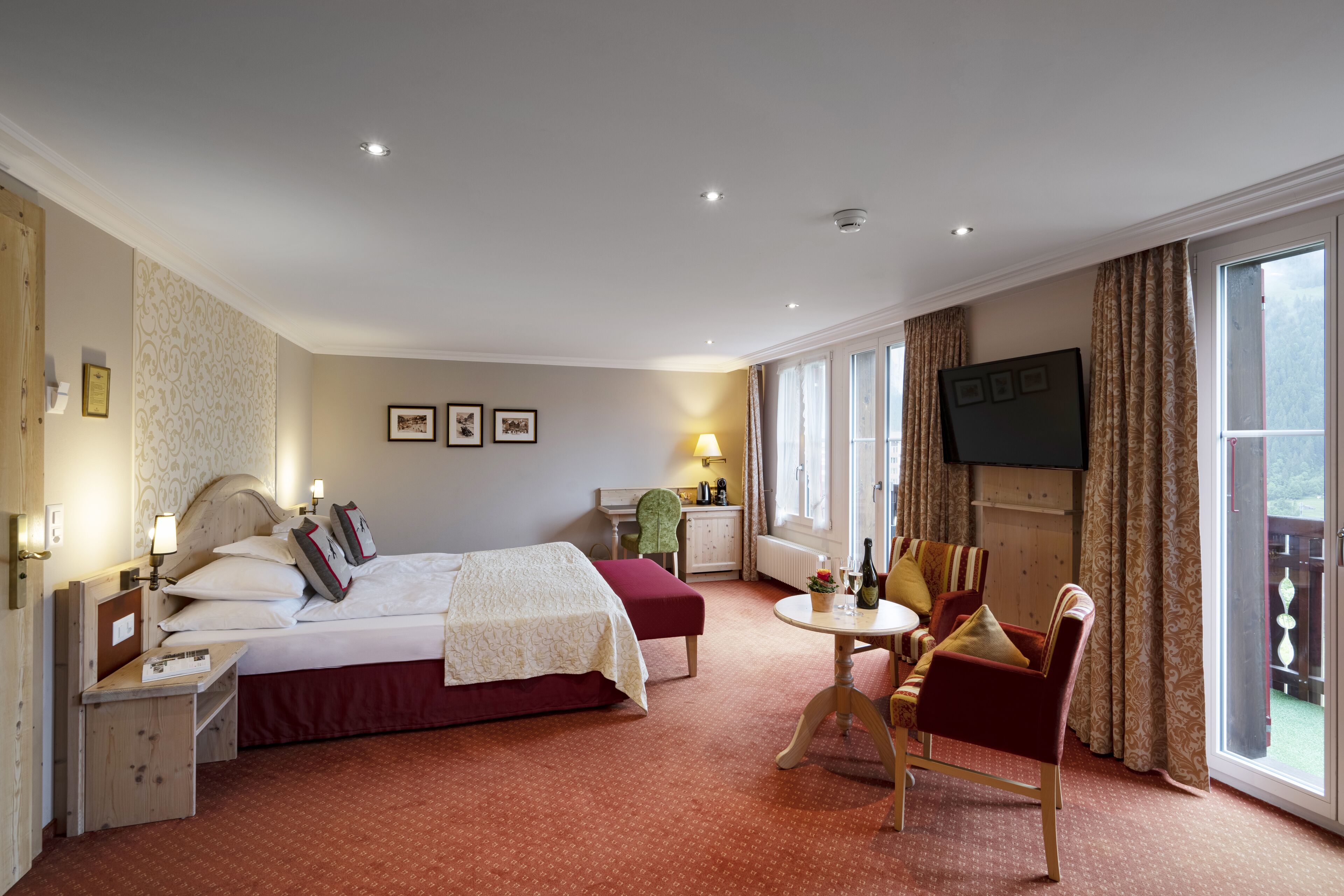 junior suite | living area | tv