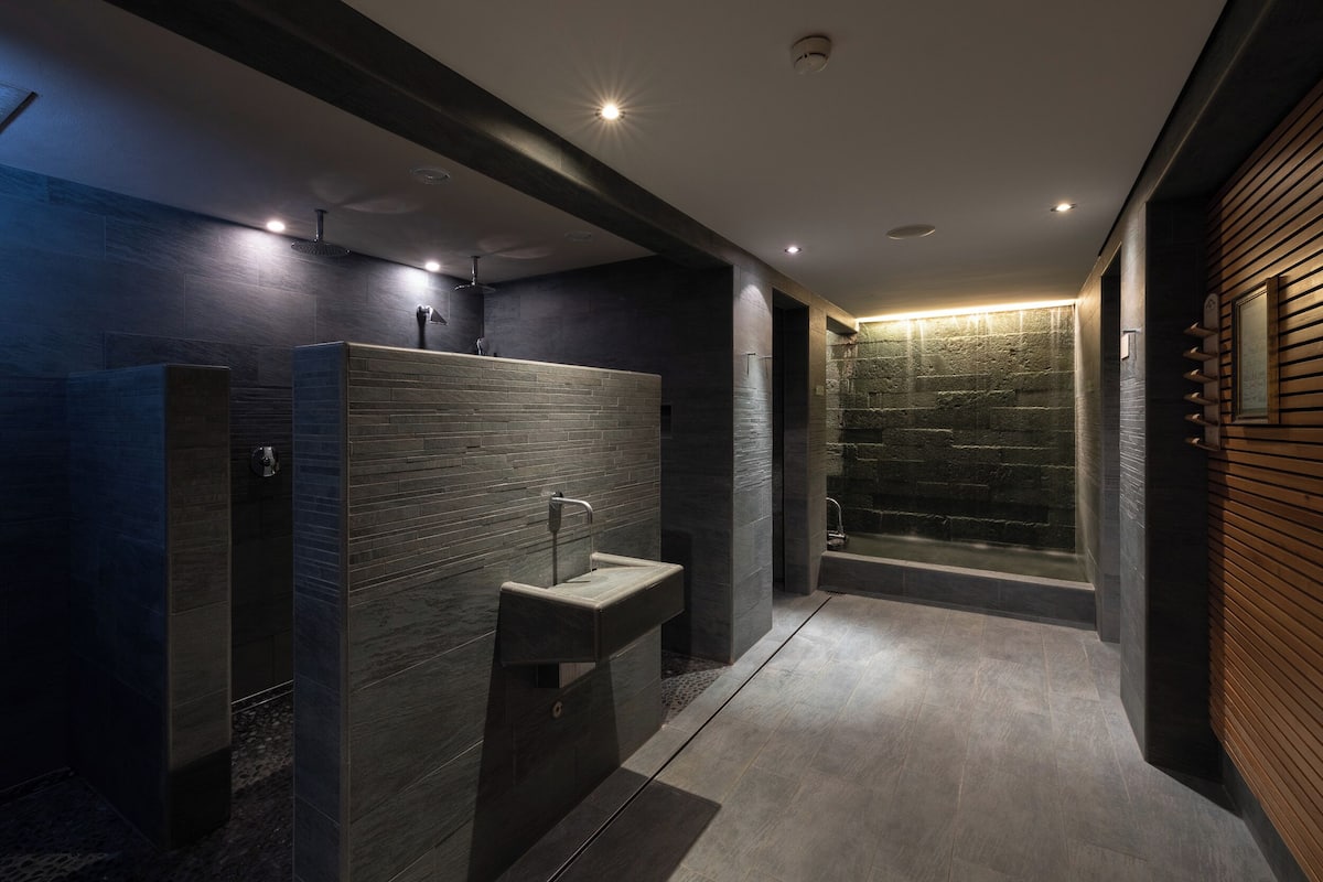 couples treatment room(s), sauna, body treatments, hydrotherapy