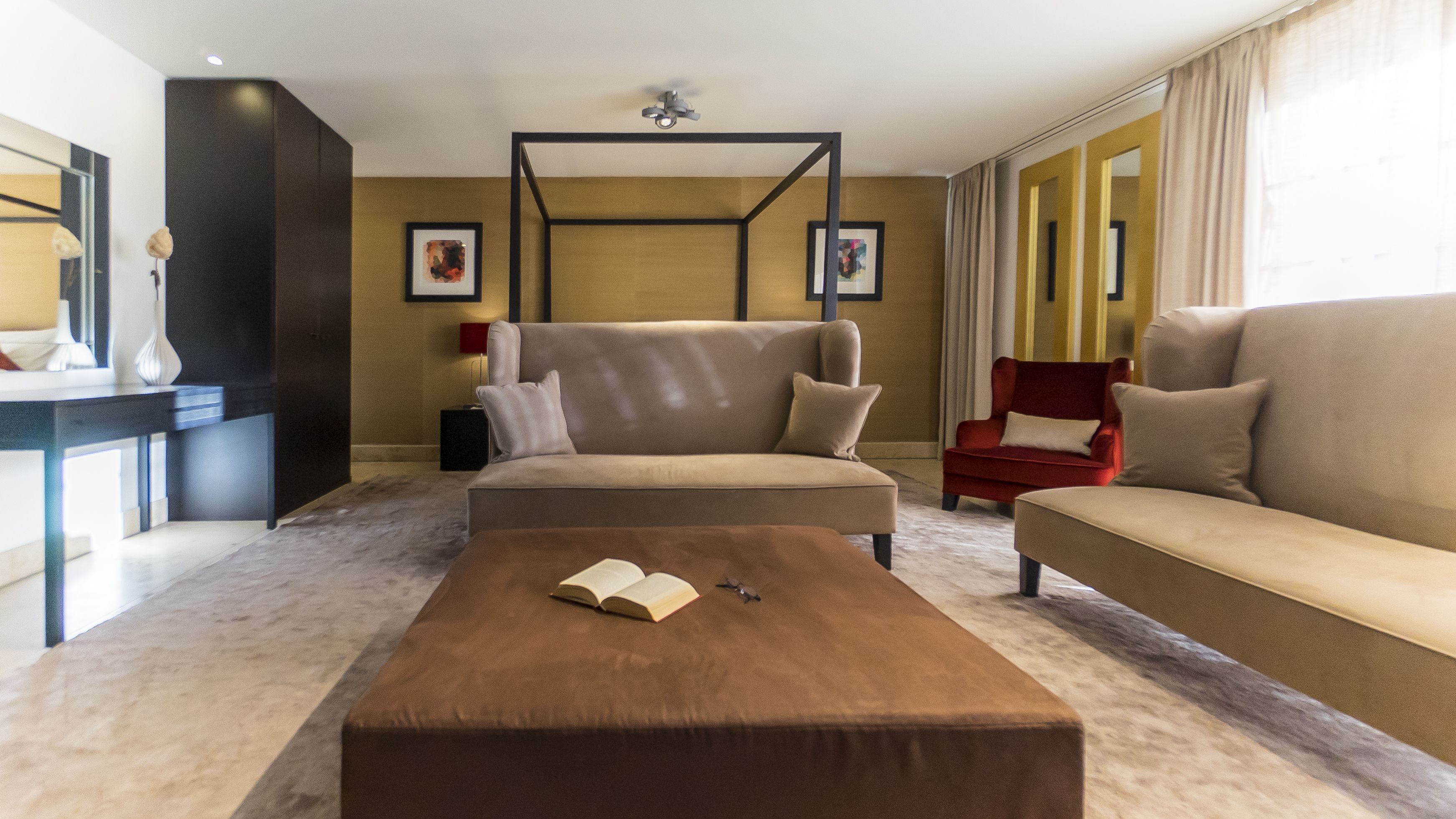 superior suite, 3 bedrooms, balcony, mountain view (eiger) | hypo-allergenic bedding, down duvets, minibar, in-room safe