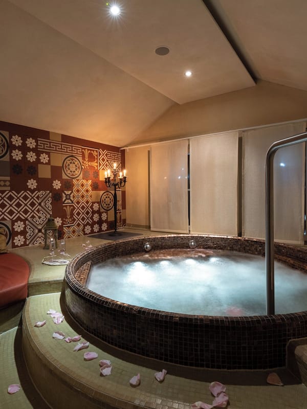 Couples treatment room(s), sauna, body treatments, hydrotherapy
