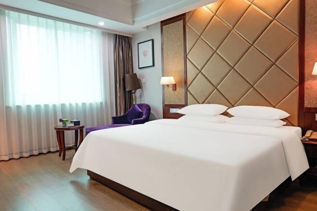 Minibar, in-room safe, iron/ironing board, Internet