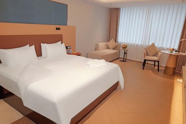 Minibar, Zimmersafe, Bügeleisen/Bügelbrett, Internetzugang