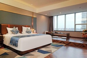 Minibar, in-room safe, iron/ironing board, Internet