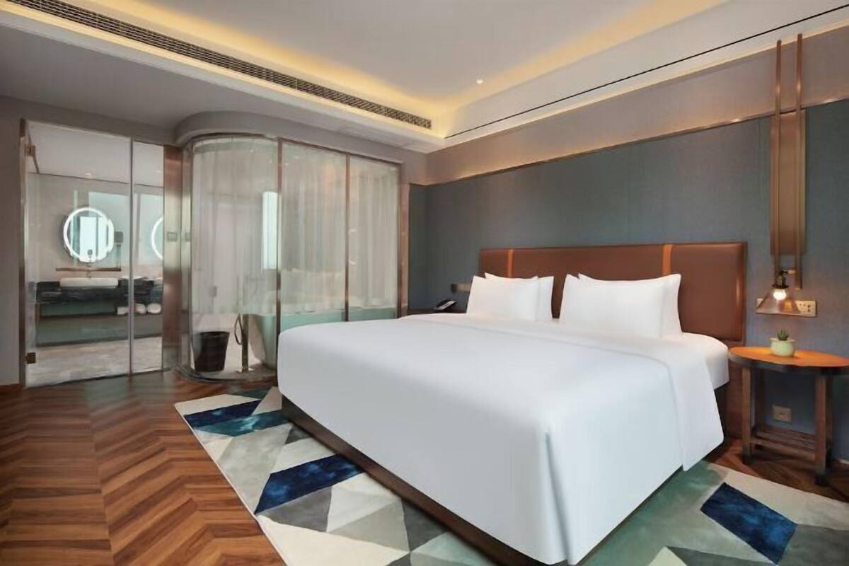 Minibar y caja de seguridad en la habitación