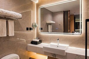 Minibar y caja de seguridad en la habitación 