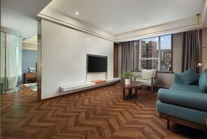 Minibar, una cassaforte in camera, ferro/asse da stiro, Internet