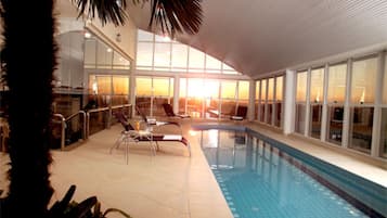 Indoor pool, sun loungers