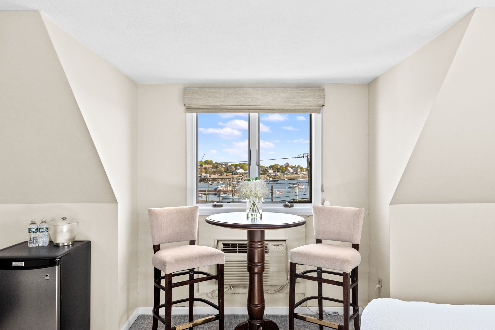 Standard Room, 1 Queen Bed, Non Smoking, Harbor View | Premium bedding, blackout drapes, iron/ironing board, cribs/infant beds