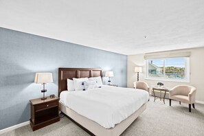 Standard Room, 1 King Bed, Non Smoking, Harbor View | Premium bedding, blackout drapes, iron/ironing board, cribs/infant beds